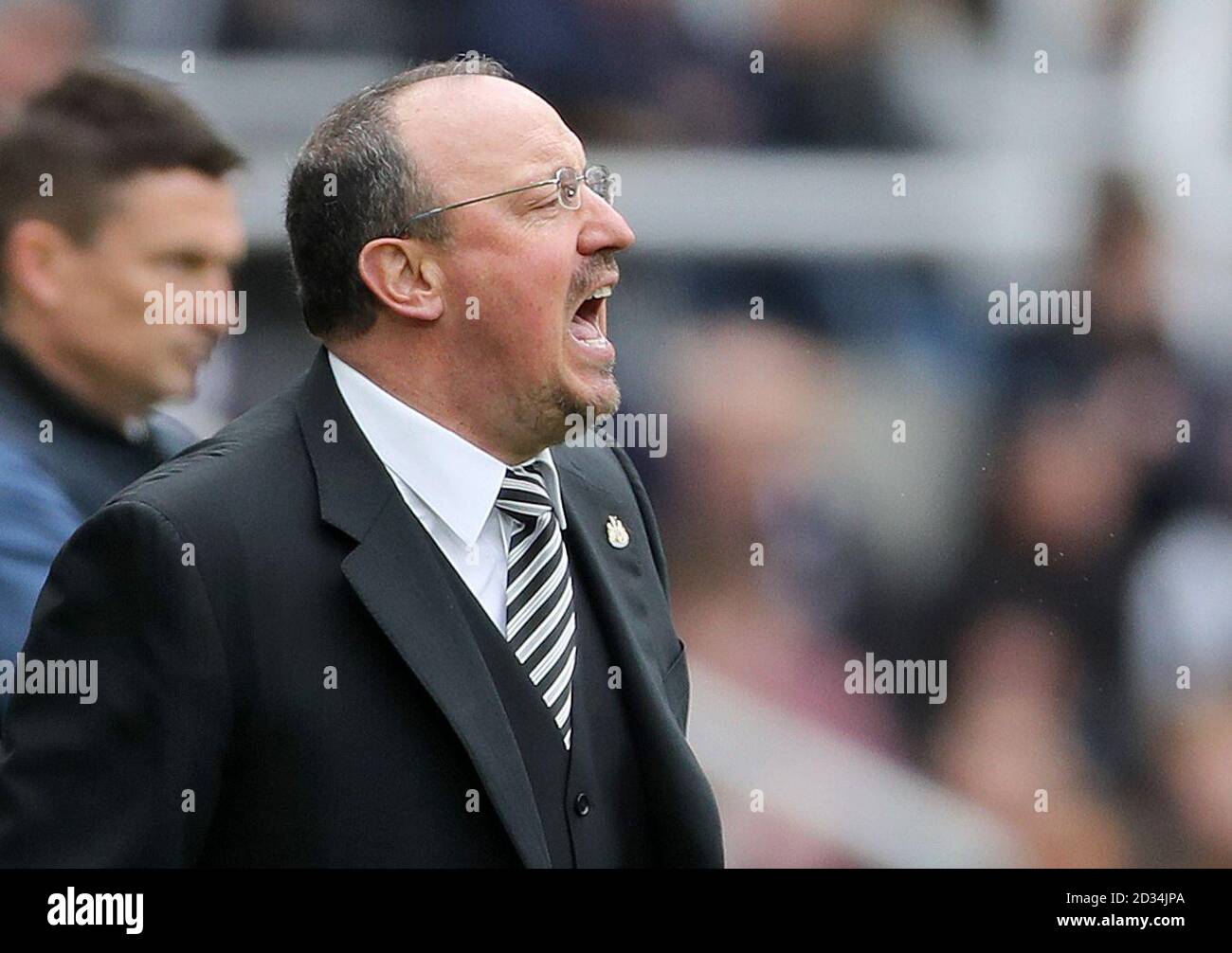 Newcastle United manager Rafael Benitez shouts from the touchline during the Sky Bet Championship match at St James' Park, Newcastle. PRESS ASSOCIATION Photo. Picture date: Sunday May 7, 2017. See PA story: SOCCER Newcastle. Photo credit should read: Owen Humphreys/PA Wire. RESTRICTIONS: No use with unauthorised audio, video, data, fixture lists, club/league logos or 'live' services. Online in-match use limited to 75 images, no video emulation. No use in betting, games or single club/league/player publications Stock Photo