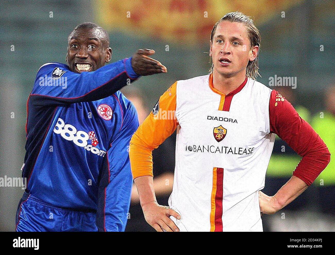 Middlesbrough's Jimmy Floyd Hasselbaink (L) gestures towards Roma's Daniele De Rossi during the UEFA Cup, fourth round, second leg match at the Olympic Stadium in Rome, Italy, Wednesday March 15, 2006. PRESS ASSOCIATION Photo. Photo credit should read: Owen Humphreys/PA. Stock Photo