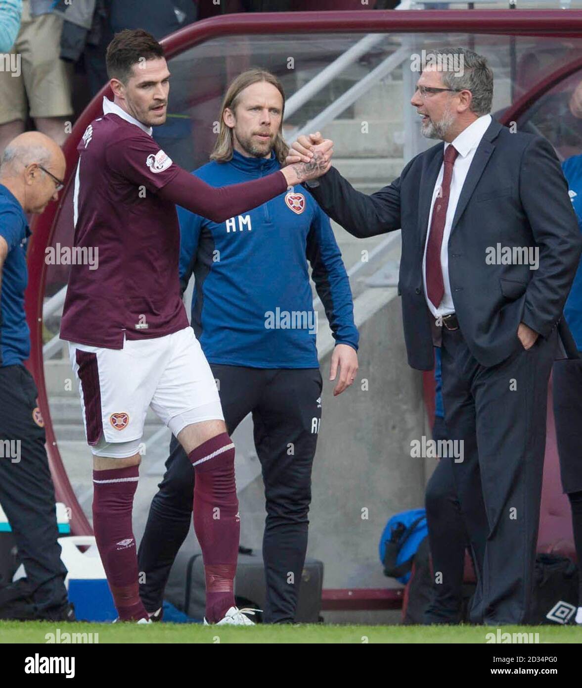 Hearts Kyle Lafferty celebrates scoring his side's first goal of the game with manager Craig Levein during the Ladbrokes Scottish Premiership match at Tynecastle Stadium, Edinburgh. Stock Photo
