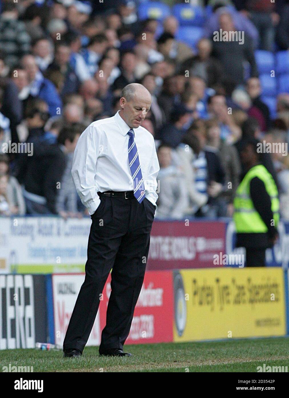 Reading's manager Steve Coppell stands dejeceted on the touchline at the end of the game Stock Photo