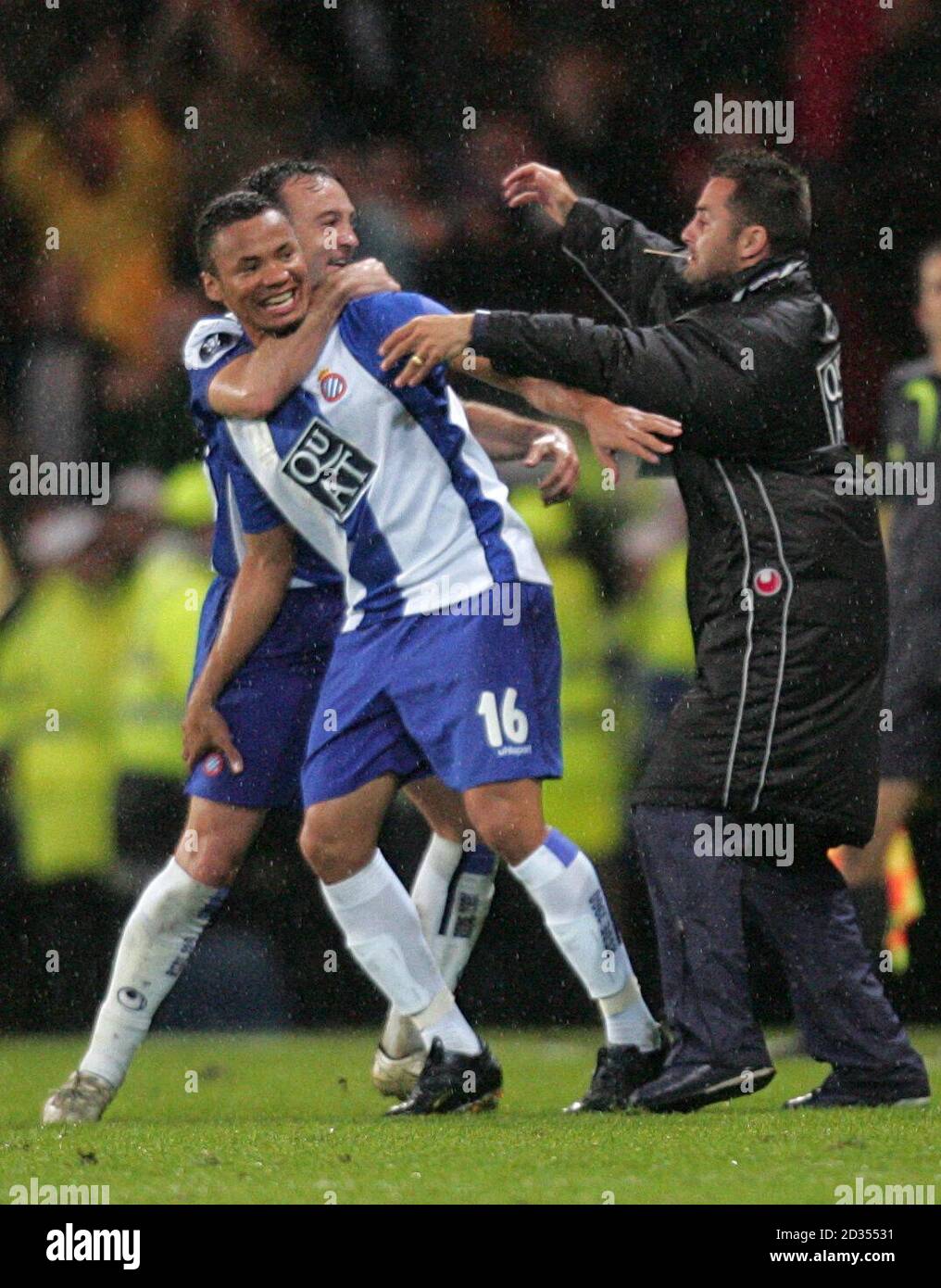 Espanyol's Domingos Jonatas after scoring their second goal of the in extra time with team mates Stock Photo - Alamy