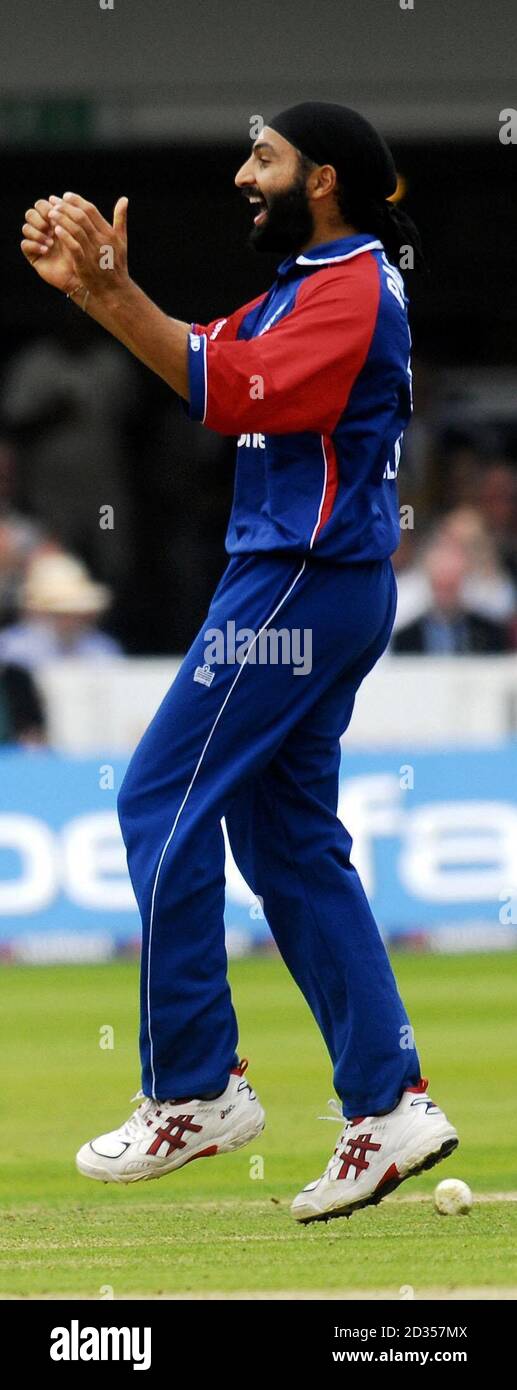 England's Monty Panesar reacts during the Seventh NatWest One Day International at Lord's, London. Stock Photo