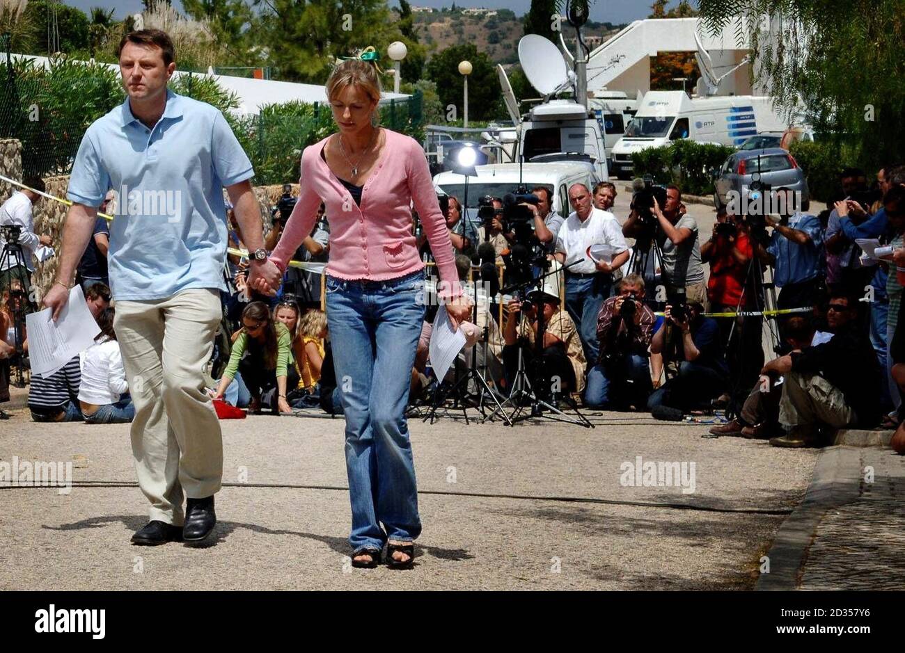 RE-CROP. Gerry McCann, father of missing girl Madeleine McCann after speaking to the press with his wife Kate in Portugal. ... Girl missing in Algarve ... 22-05-2007 ... Praia Da Luz ... Portugal ... Stock Photo
