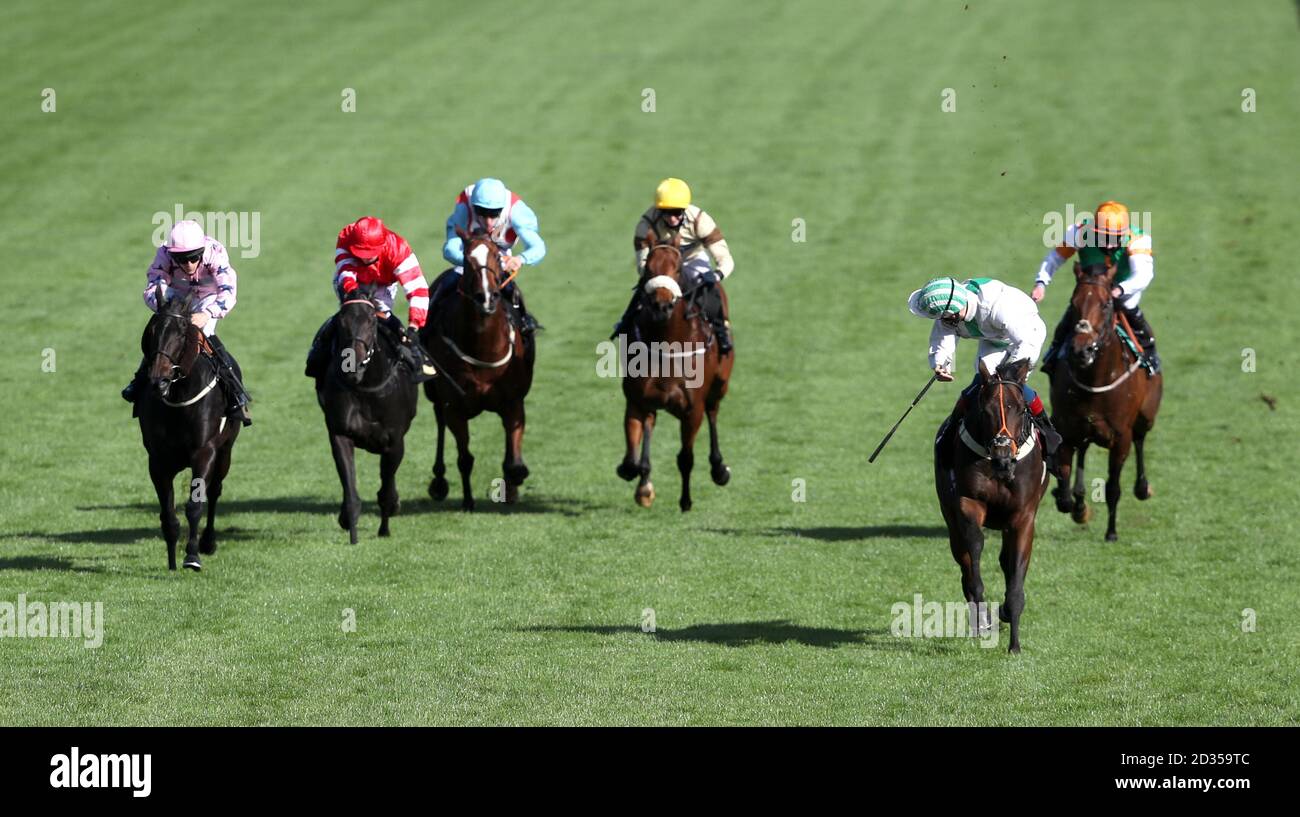 Red Bravo ridden by Edward Greatrex (second right) wins The Like MansionBet On Facebook Handicap at Nottingham Racecourse. Stock Photo