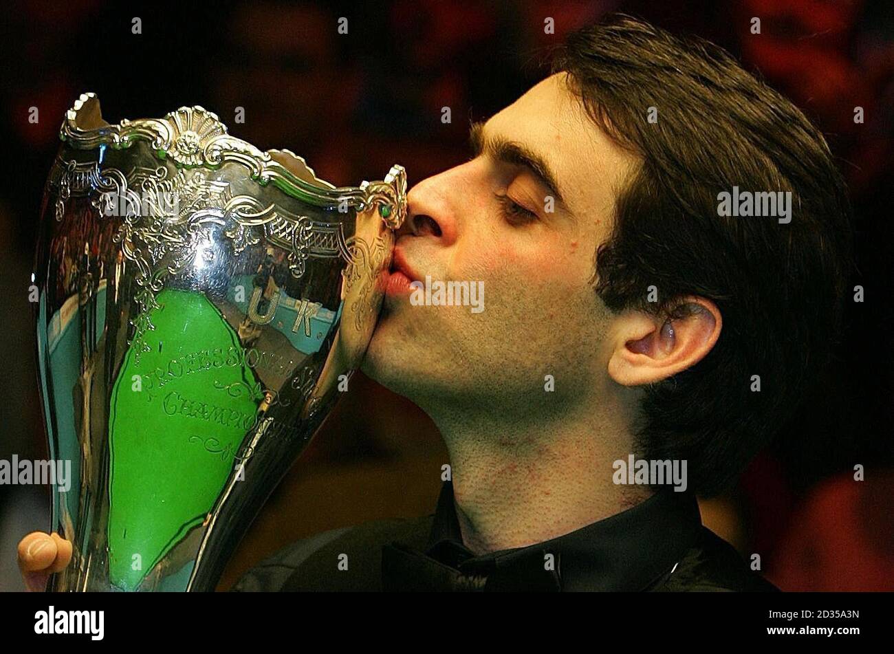 England's Ronnie O'Sullivan kisses the trophy after his victory in the Maplin UK Championship Final at the International Centre, Telford. Stock Photo