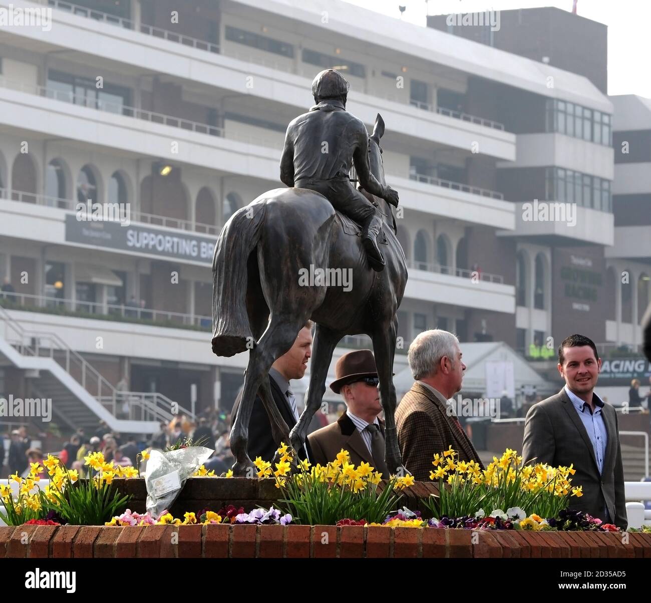 Cheltenham race course home of  National Hunt Racing in U.K. Statue of Dawn Run with Jonjo O'Neill Stock Photo