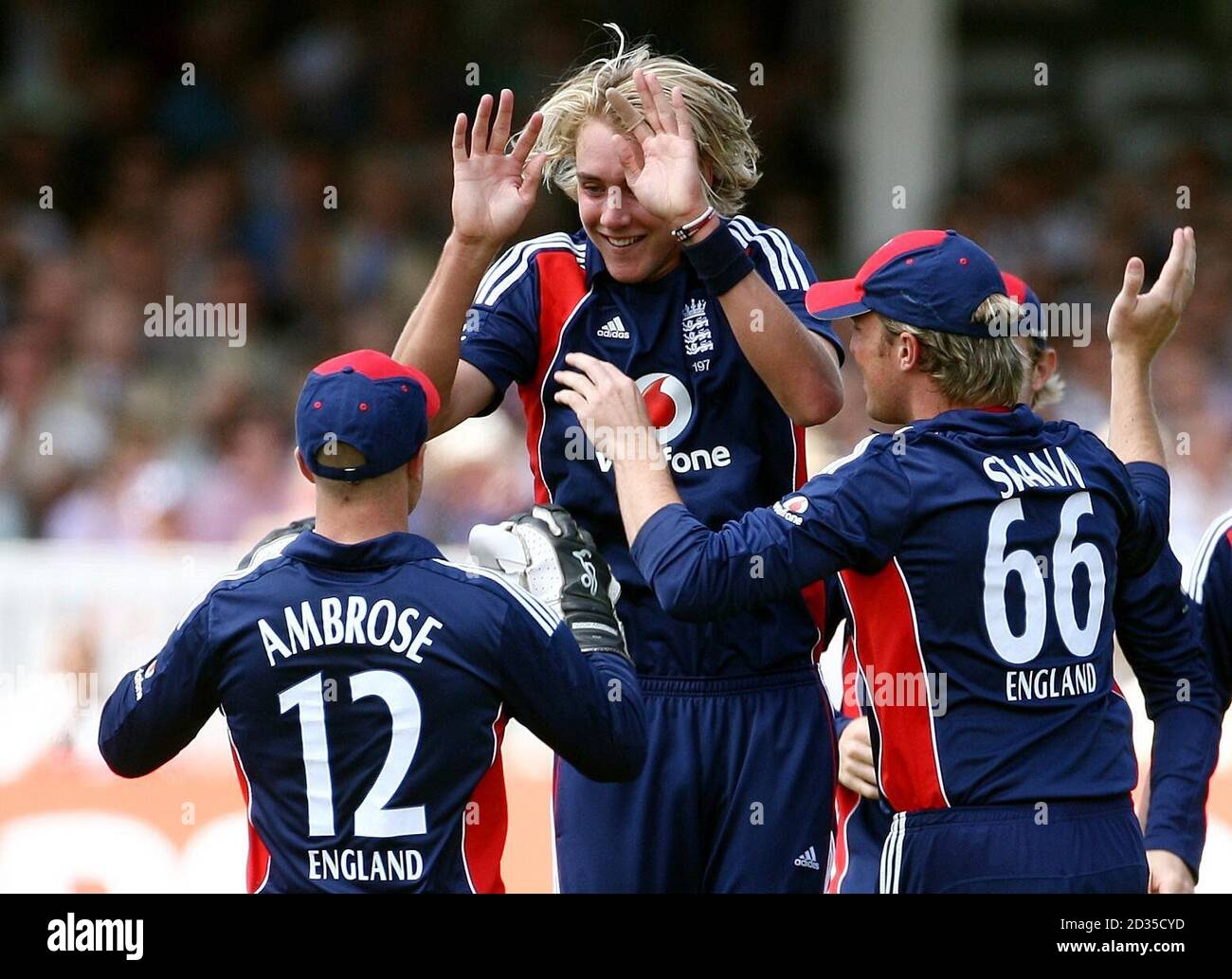 England's Stuart Broad celebrates taking the wicket of New Zealand's Ross Taylor with Tim Ambrose (left) during the NatWest Series One Day International at Lord's, London. Stock Photo