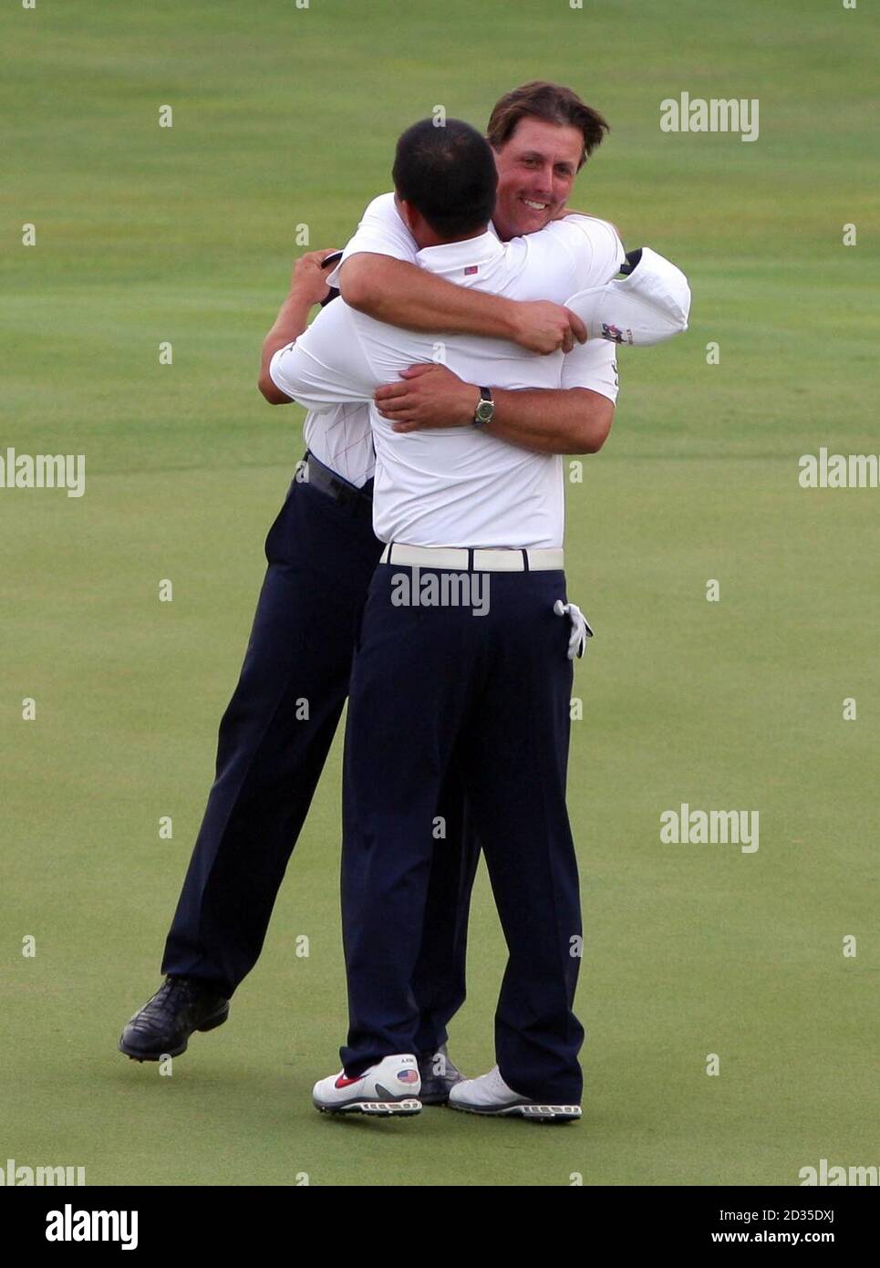 USA's Phil Mickelson hugs Anthony Kim as he celebrates on 18th green during The Fourballs on Day One at Valhalla Golf Club, Louisville, USA. Stock Photo