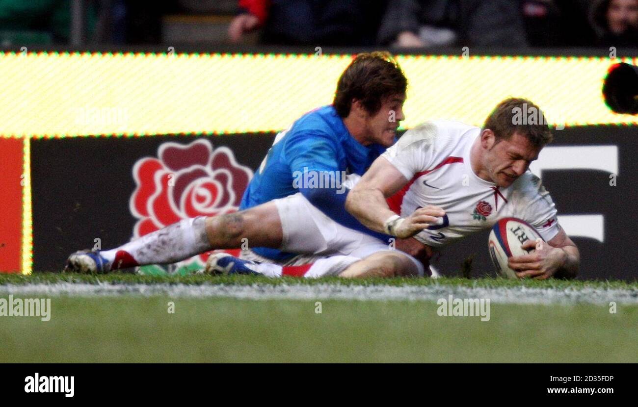 England's Mark Cueto scores their final try during the RBS 6 Nations match at Twickenham, Twickenham. Stock Photo