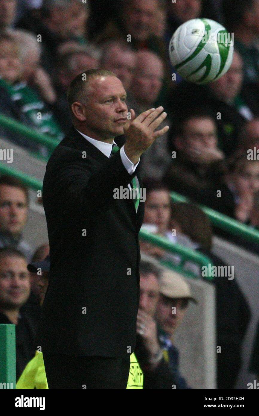 Hibernian manager John Hughes Stock Photo - Alamy