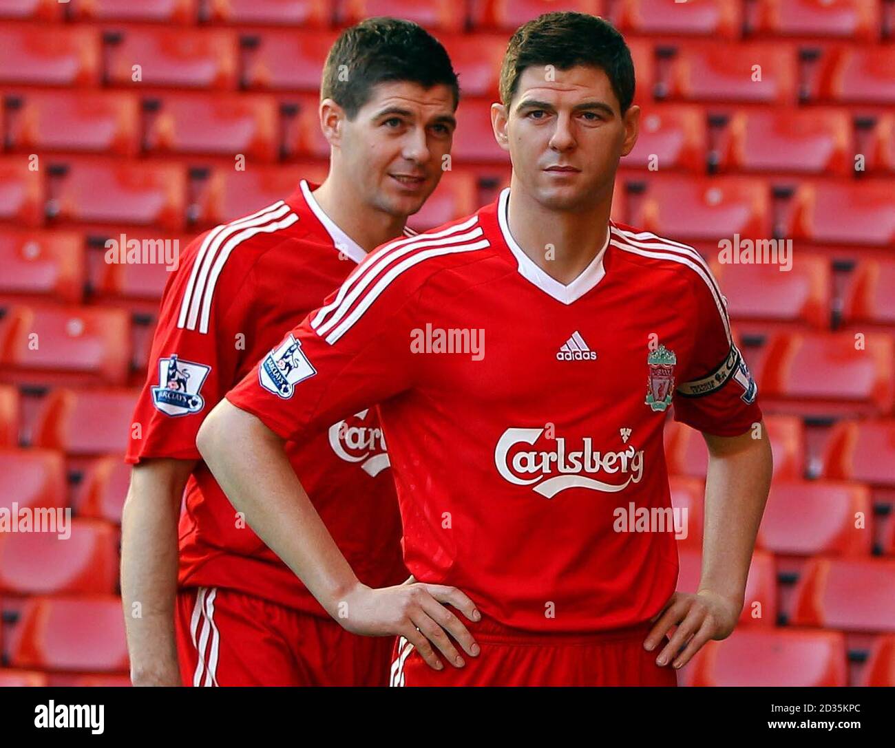 Liverpool captain Steven Gerrard with his waxwork double on the pitch at Anfield. The figure is the latest addition to the Madame Tussauds waxworks museum in London. Stock Photo