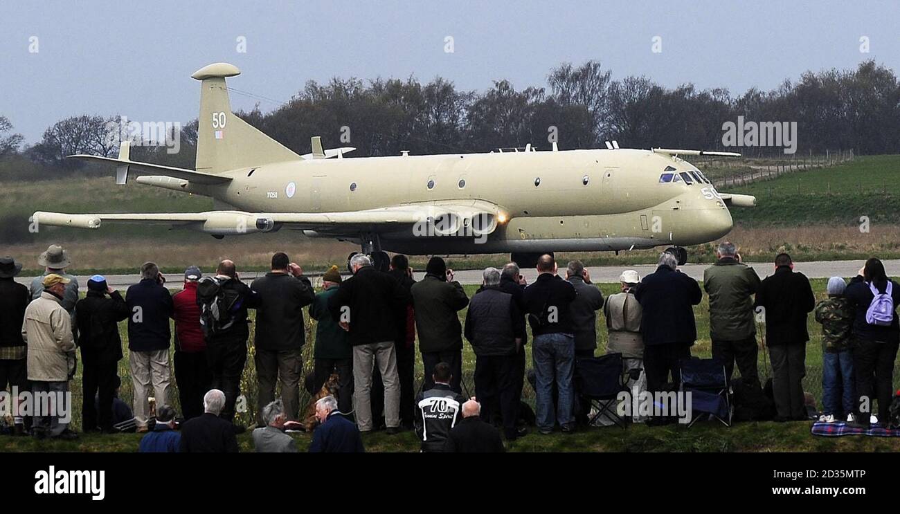 People watch a Nimrod MR2 military reconnaissance aircraft as it lands at the Yorkshire Air Museum near Elvington, York. The Nimrod made its flight from RAF Kinloss to become the prize exhibit at the museum and it is the only live example on display at any museum in the world. Stock Photo