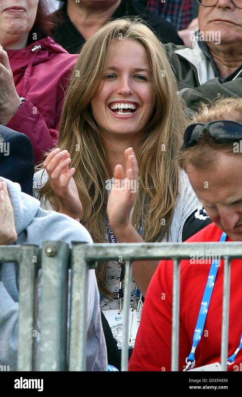 Kim Sears Left Watches Andy And Jamie Murray In Action During The Aegon Championships At The Queen S Club London Stock Photo Alamy