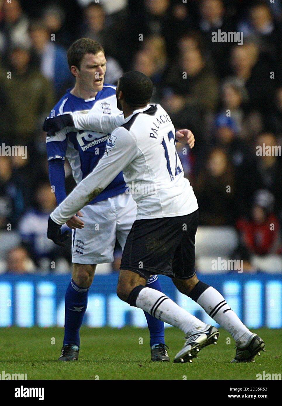 Tottenham Hotspur's Wilson Palacios (right) argues with Birmingham City's Craig Gardner (left), before being shown the yellow card Stock Photo