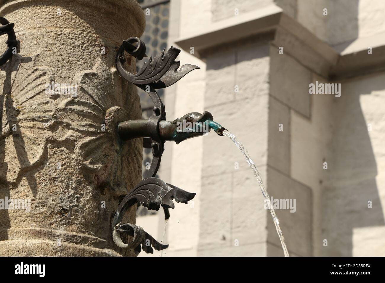 Decorative stone water well hi-res stock photography and images - Alamy