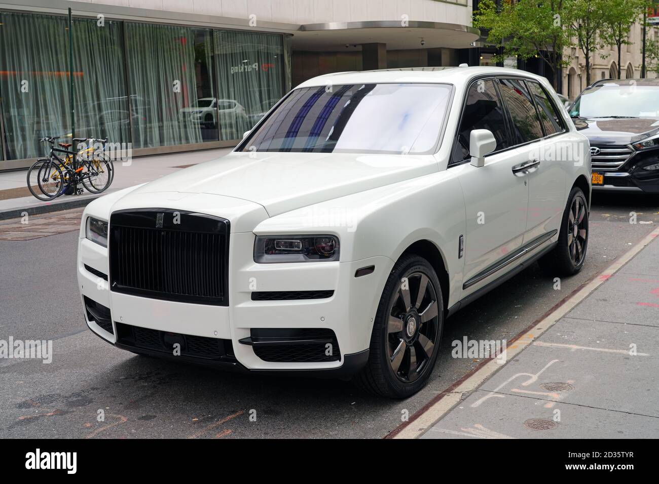 NEW YORK, NY -27 SEPTEMBER 2020- View of a white Rolls Royce Cullinan, a  luxury SUV on the street in Manhattan, New York City, United States Stock  Photo - Alamy