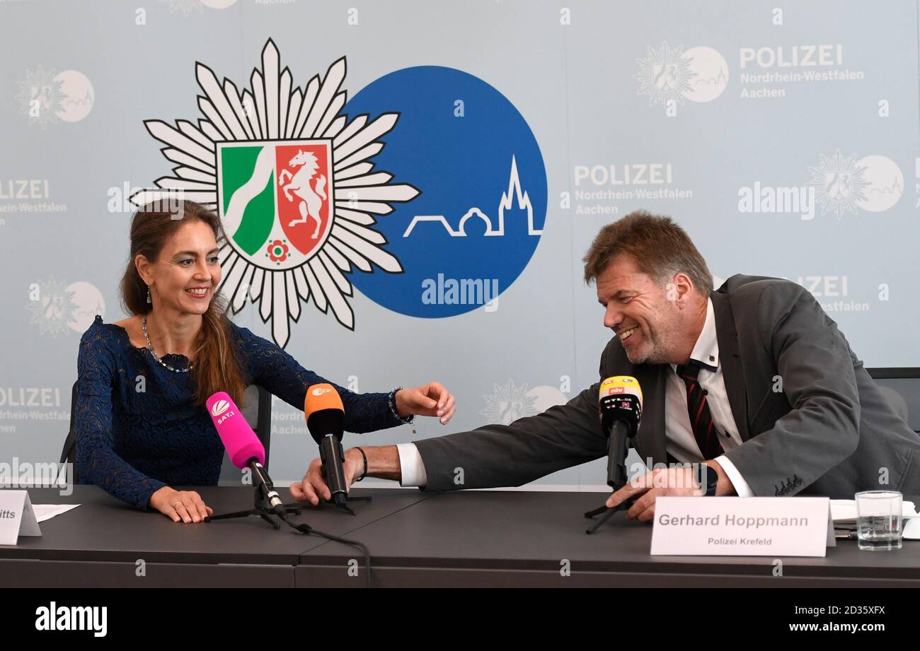 Aachen, Germany. 07th Oct, 2020. The Aachen public prosecutor, Katja Schlenkermann-Pitts, and Gerhard Hoppmann, head of the 'Homicide Squad Sandkuhle' of the Krefeld Police, give a press conference on a murder case from 1996. The body of the 43-year-old man from Würselen near Aachen was discovered in December 1996 at a gravel pit in the Kleve district. A suspect has been in custody since last week. Credit: Roberto Pfeil/dpa/Alamy Live News Stock Photo
