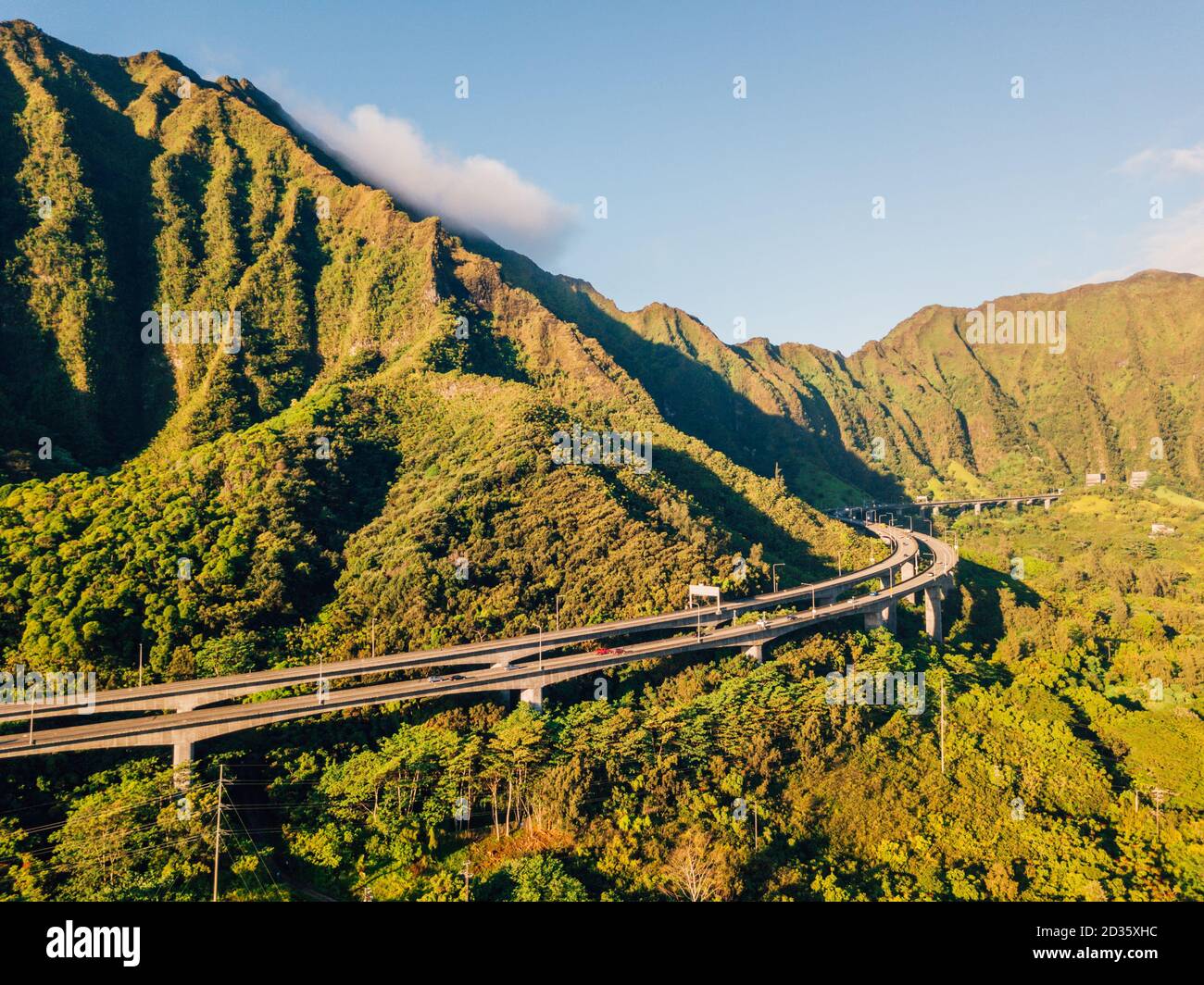 Aerial view of green mountain cliffs and the famous Haiku Stairs in Oahu, Hawaii Stock Photo