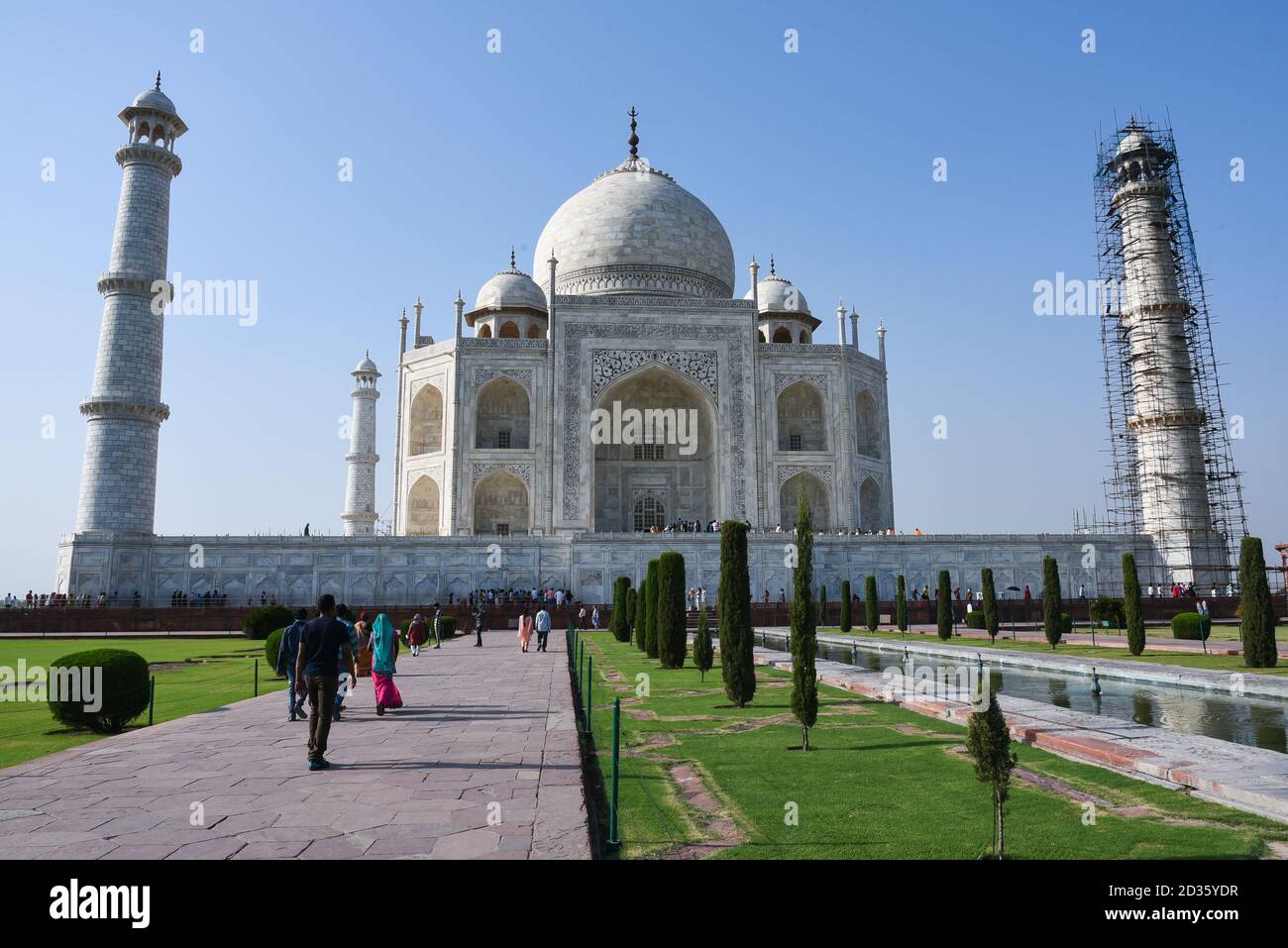 The Taj Mahal is an ivory-white marble mausoleum on the south bank of ...