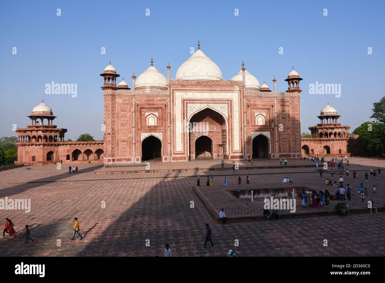 The Taj Mahal Is An Ivory white Marble Mausoleum On The South Bank Of the-taj-mahal-is-an-ivory-white-marble-mausoleum-on-the-south-bank-of