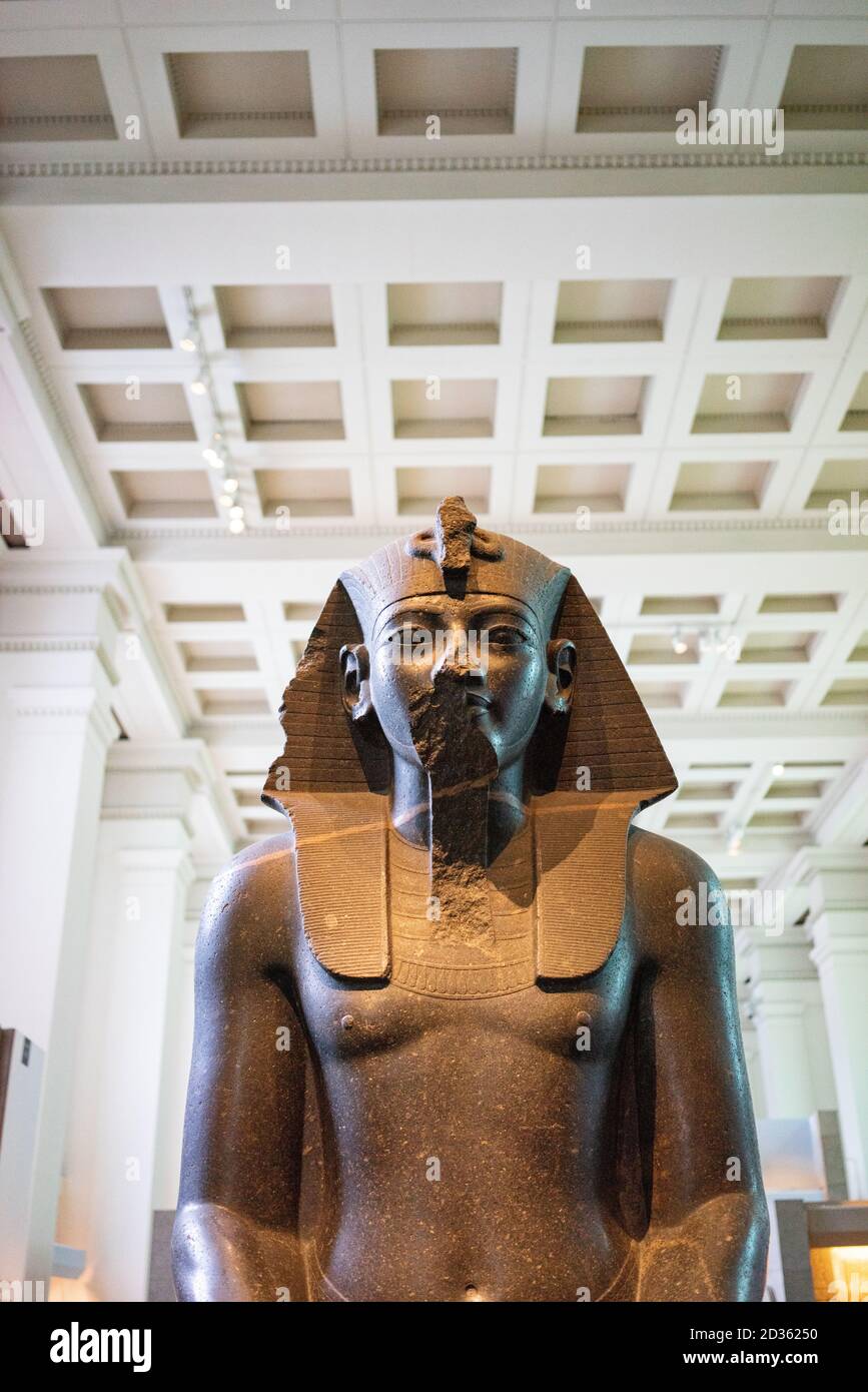 A large ancient Egyptian statue of Amenhotep III, c. 1370 BC in room 4