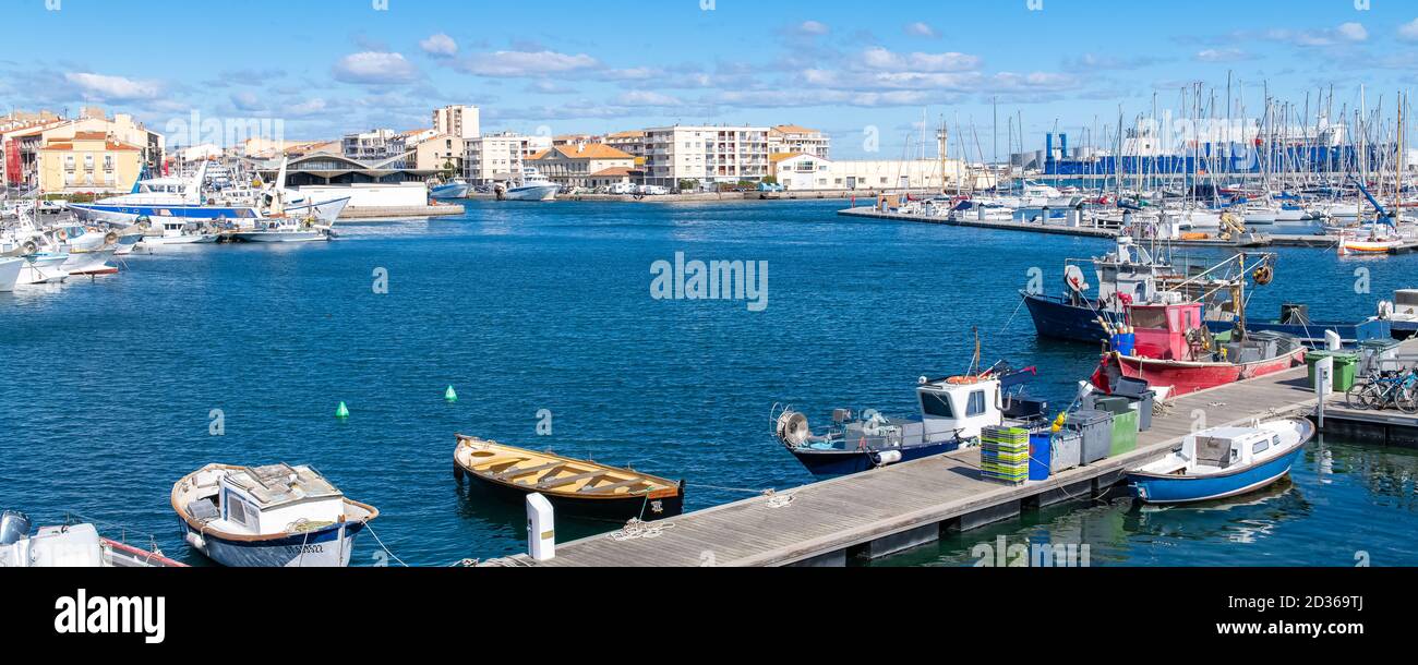 Canal De Rio De Cesse Do La No Departamento De Herault Do Francês Foto de  Stock - Imagem de parque, vila: 71790480