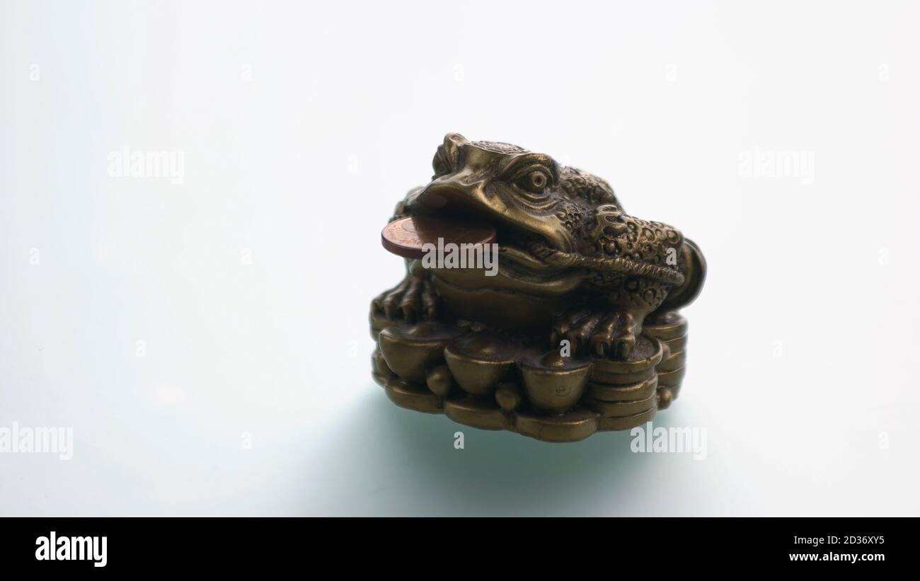 Chinese feng shui lucky money frog Stock Photo Alamy