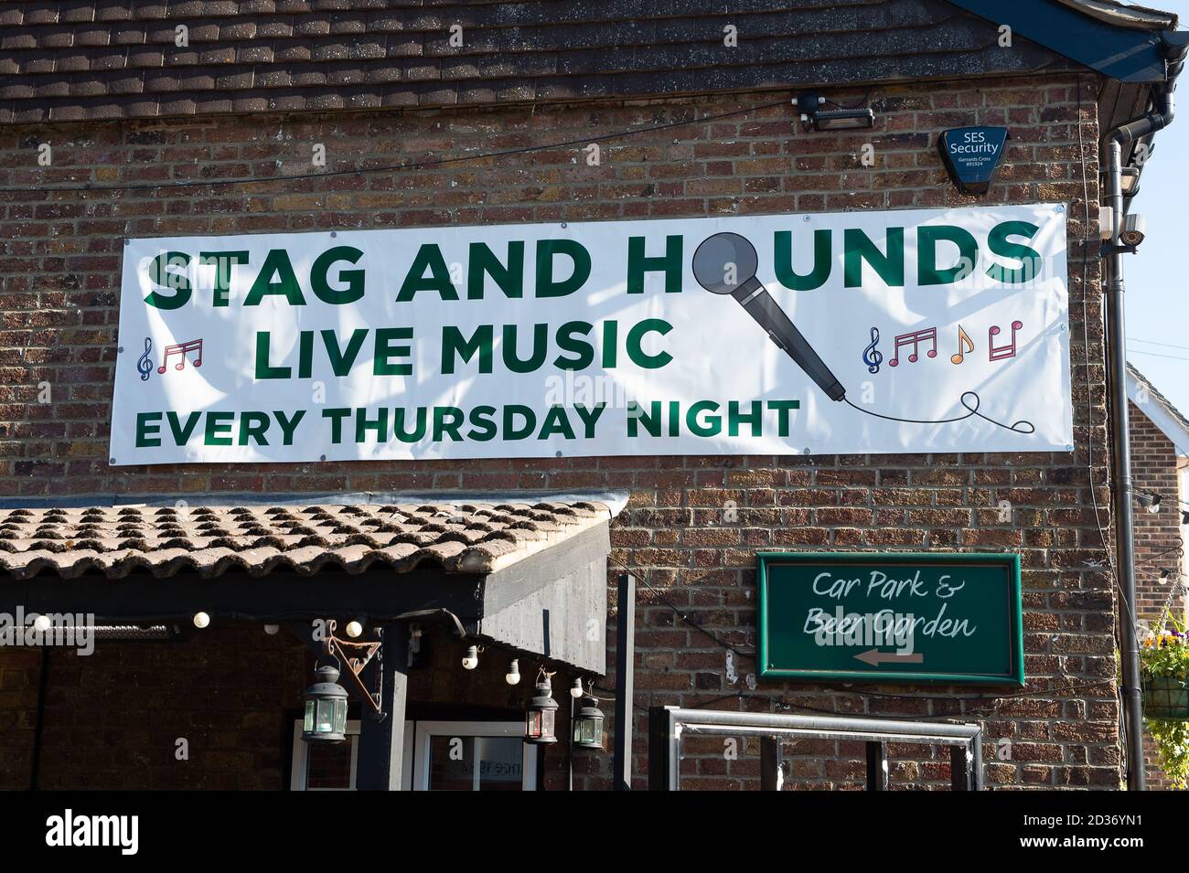 Farnham Common, Berkshire, UK. 14th May, 2020. A live music banner at