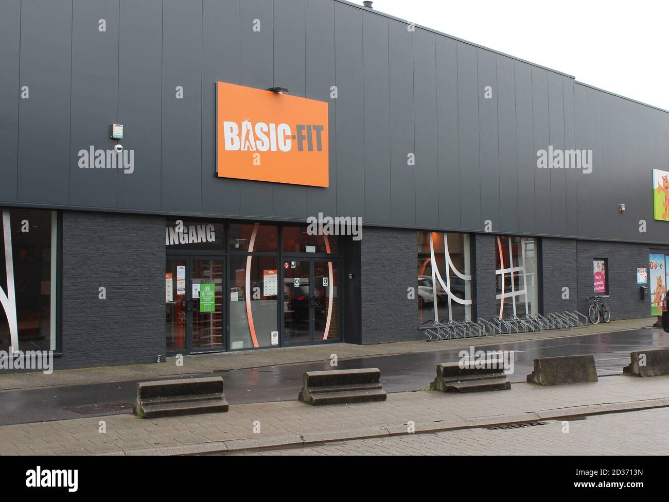 AALST, BELGIUM, 6 OCTOBER 2020: Exterior view of a 'Basic Fit' Fitness centre in Flanders. Basic Fit is a chain of over 800 fitness centres in Europe. Stock Photo