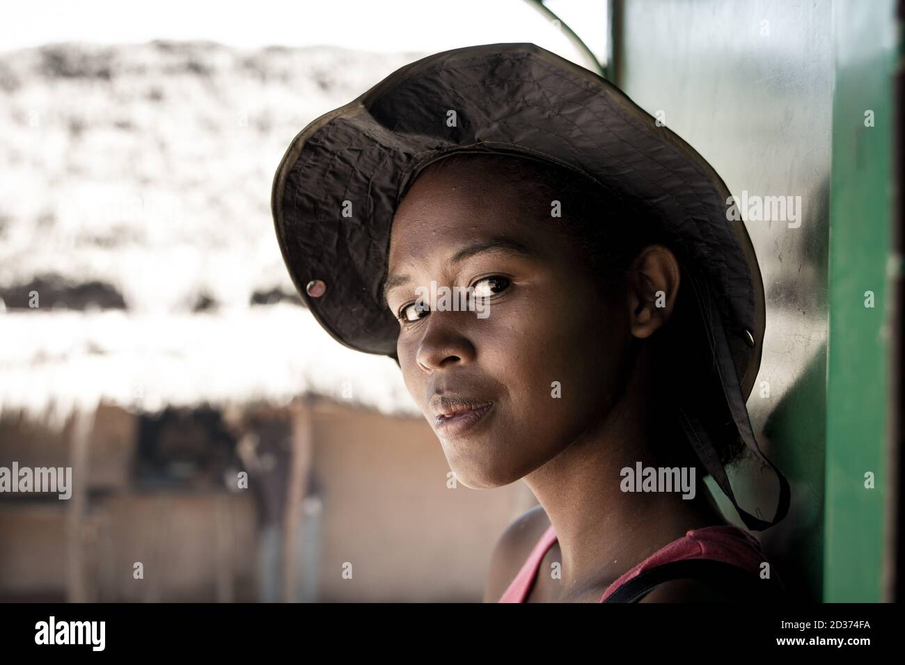 Beautiful woman with a hat looking at me with her big black deep eyes on  the train from Fianarantsoa to Manakara, Madagascar Stock Photo - Alamy