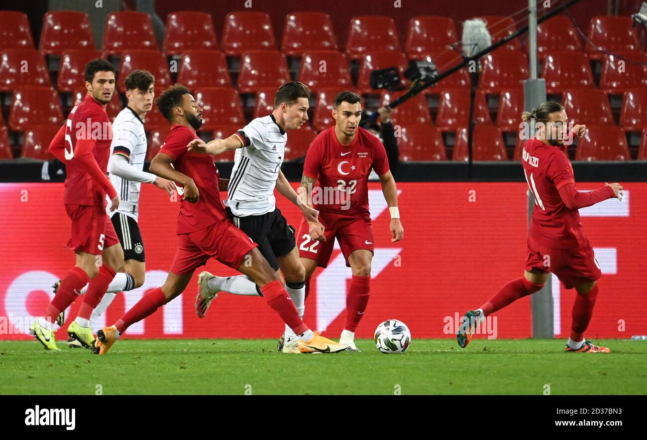 Cologne, Germany. 07th Oct, 2020. Football: international matches, Germany - Turkey in the RheinEnergieStadion. Julian Draxler (3rd from right, Germany) in action with Nazim Sangare (Turkey) and Kaan Ayhan (2nd from right, Turkey). Credit: Federico Gambarini/dpa/Alamy Live News Stock Photo