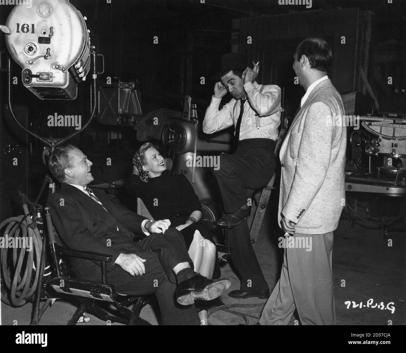 JAMES CAGNEY VIRGINIA MAYO and STEVE COCHRAN on set candid during filming of WHITE HEAT 1949 director RAOUL WALSH screenplay Ivan Goff and Ben Roberts suggested by a story by Virginia Kellogg music Max Steiner Warner Bros. Stock Photo