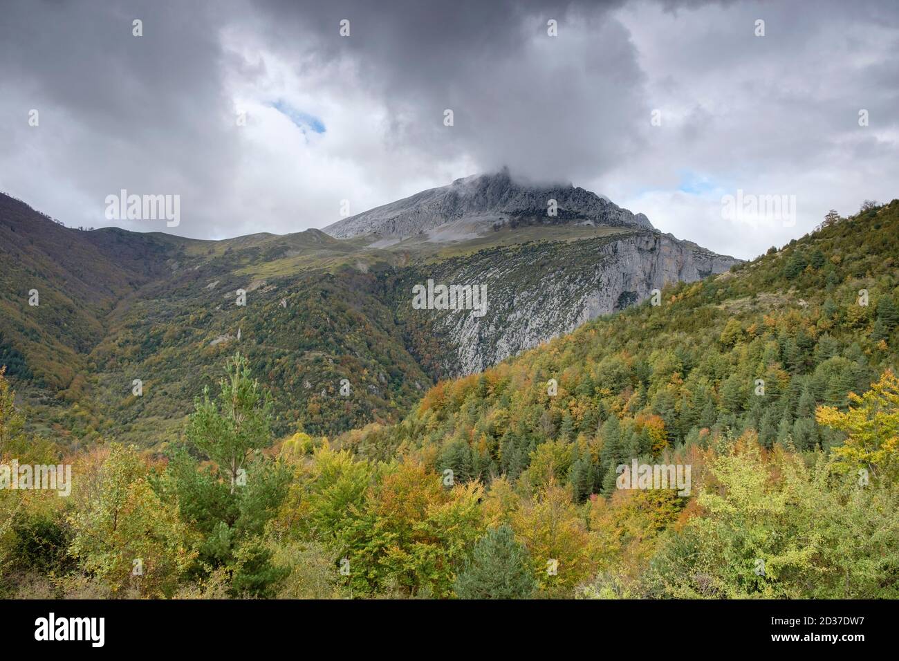 Peña Ezcaurri, 2045 metros, Parque natural de los Valles Occidentales, Huesca, cordillera de los pirineos, Spain, Europe Stock Photo