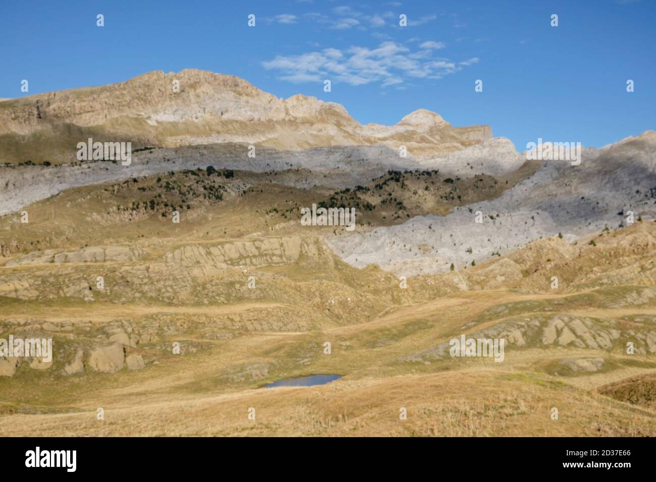 Alto de Budogia (2367 mts), Mesa de los Tres Reyes (2448 mts),  Hoya de la Solana, Parque natural de los Valles Occidentales, Huesca, cordillera de lo Stock Photo