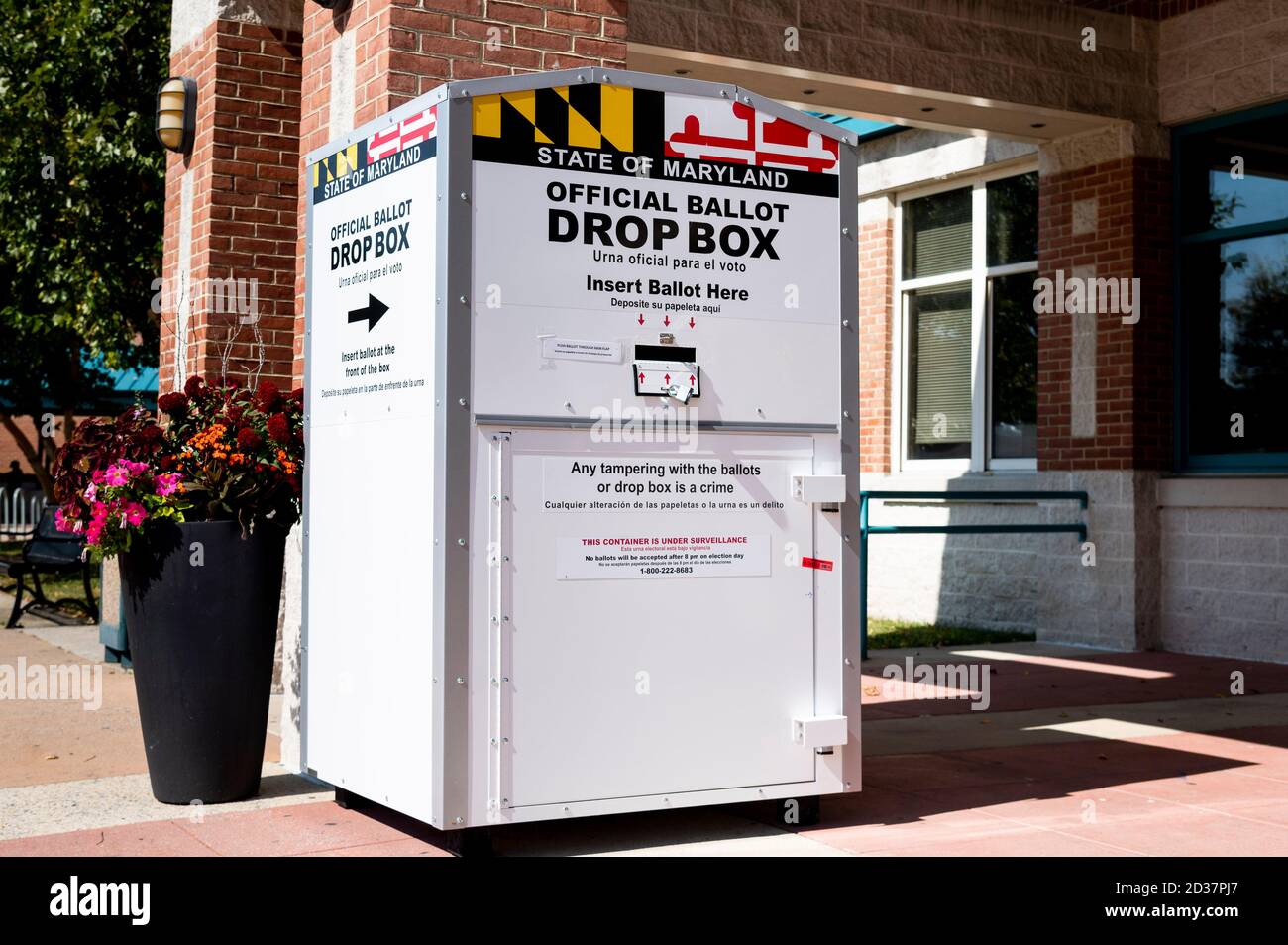 Bethesda, MD, USA. 7th Oct, 2020. October 7, 2020 - Bethesda, MD, United States: The ballot drop box in front of Walt Whitman High School. Credit: Michael Brochstein/ZUMA Wire/Alamy Live News Stock Photo