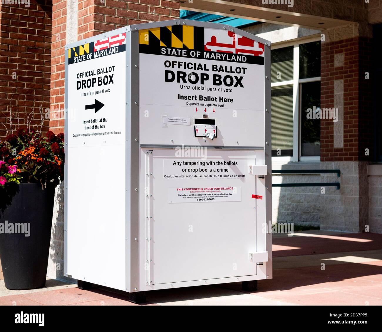 Bethesda, MD, USA. 7th Oct, 2020. October 7, 2020 - Bethesda, MD, United States: The ballot drop box in front of Walt Whitman High School. Credit: Michael Brochstein/ZUMA Wire/Alamy Live News Stock Photo