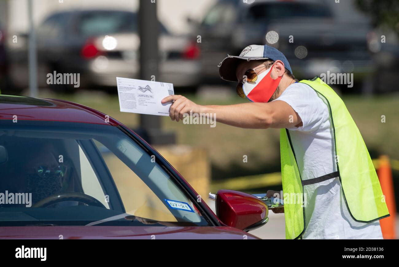 Hand delivering mail in ballots hires stock photography and images Alamy