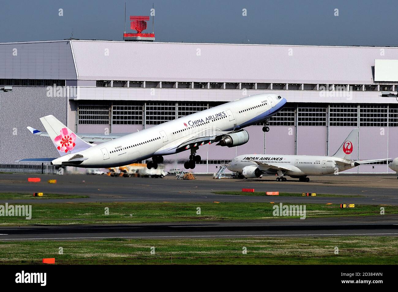 China Airlines, Taiwan, Airbus, A330-300, B-18353, Take Off, Tokyo Haneda Airport, Tokyo, Japan Stock Photo