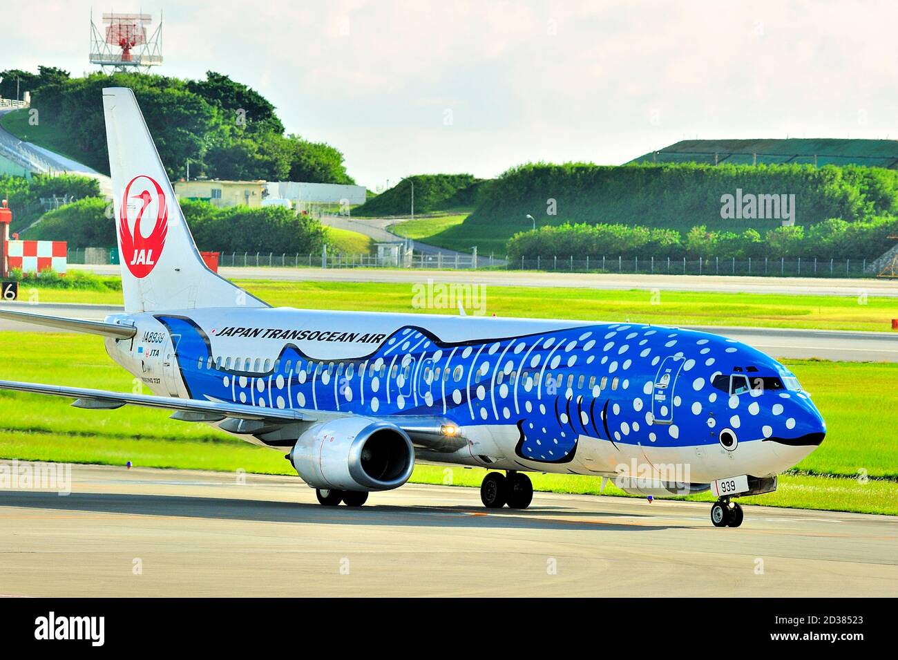 Japan Transocean Air, JTA, Boeing B-737/400, JA8939, Blue Whaleshark, Taxi After Landing, Naha Airport, Naha, Okinawa, Ryukyu Islands, Japan Stock Photo