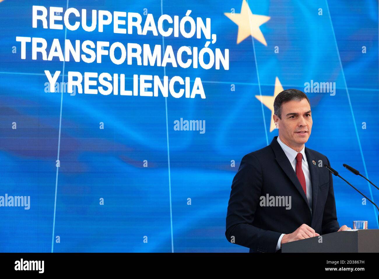 201007) -- MADRID, Oct. 7, 2020 (Xinhua) -- Spanish Prime Minister Pedro  Sanchez delivers a speech in Madrid, Spain, on Oct. 7, 2020. Sanchez on  Wednesday unveiled a stimulus plan which will