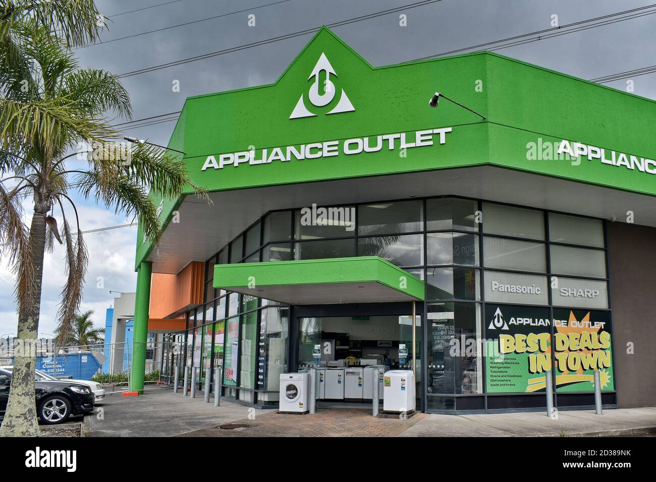 AUCKLAND, NEW ZEALAND - Mar 20, 2019: Auckland / New Zealand - March 20  2019: Appliance Outlet clearance store in East Tamaki Stock Photo - Alamy