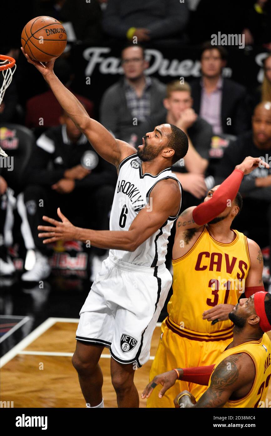 Brooklyn Nets guard Alan Anderson (6) drives the basket against the Cleveland Cavaliers in the first half at Barclays Center in New York City on Decem Stock Photo