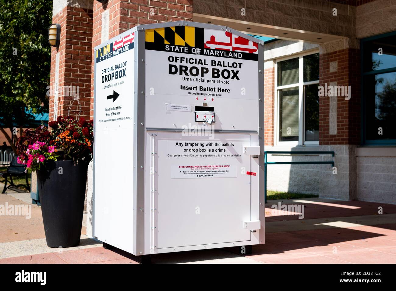 Bethesda, United States. 07th Oct, 2020. The ballot drop box seen in front of Walt Whitman High School. Credit: SOPA Images Limited/Alamy Live News Stock Photo