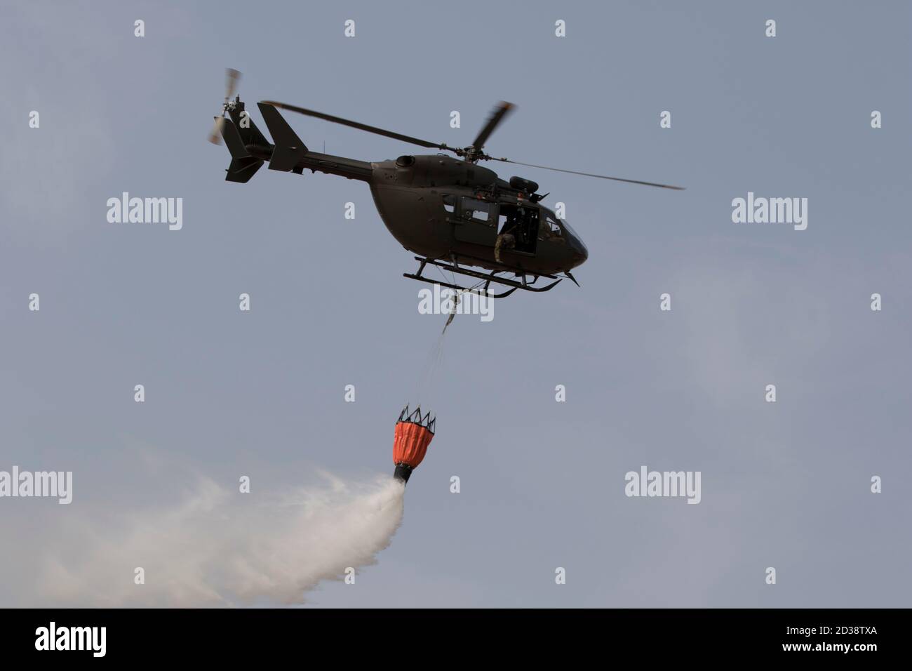 Members of a UH-72 'Lakota' crew with the 244th Aviation Regiment, Oklahoma Army National Guard practice dropping water from a Bambi bucket during Operation Lead Bucket, a training event in Colorado Springs, Colorado, Sept. 14-18. Operation Lead Bucket is intended to provide challenging hands-on training focused on improved flying in high altitudes. (Oklahoma Army National Guard photo by Pfc. Emily White) Stock Photo