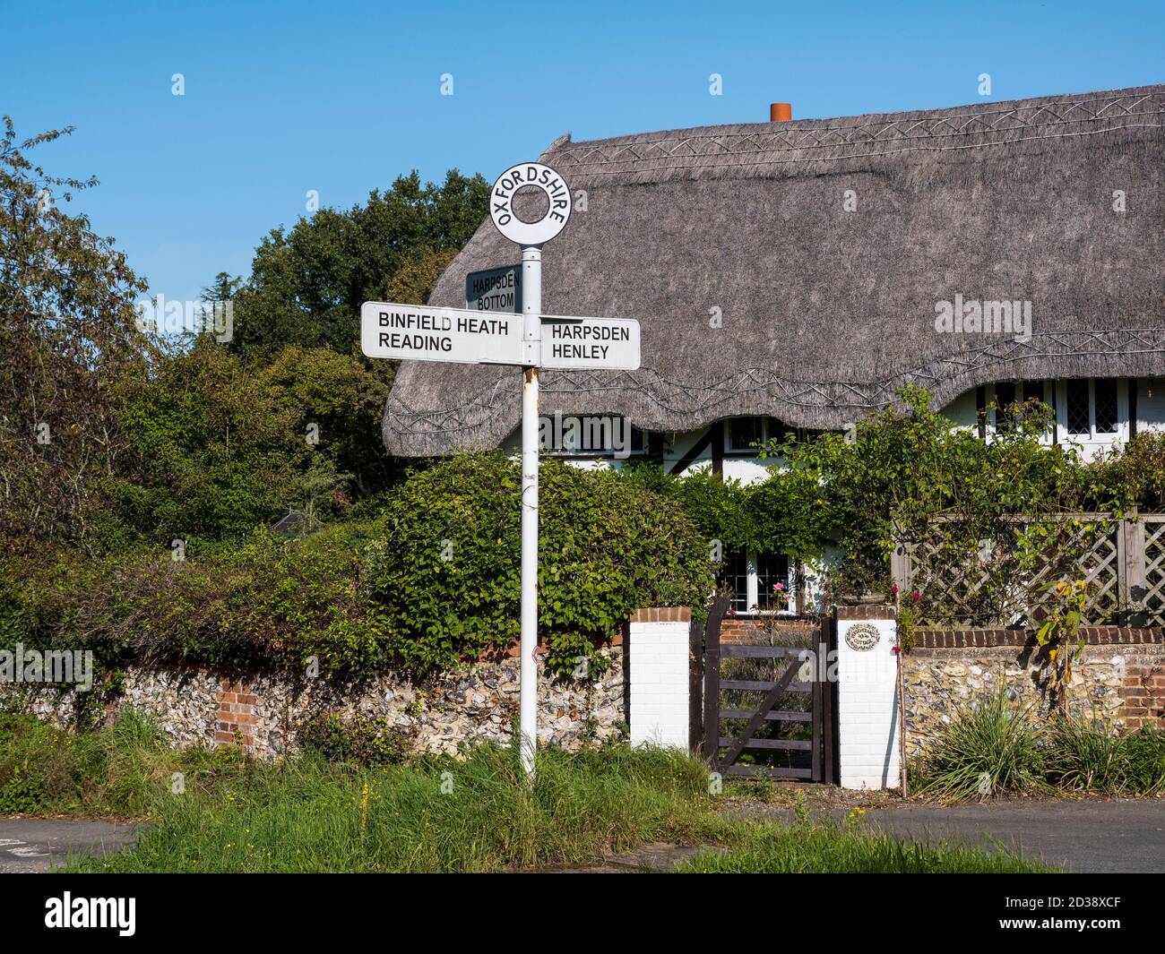 Oxfordshire Sign Post, and Cottage, Harpsden, HenleyonThames
