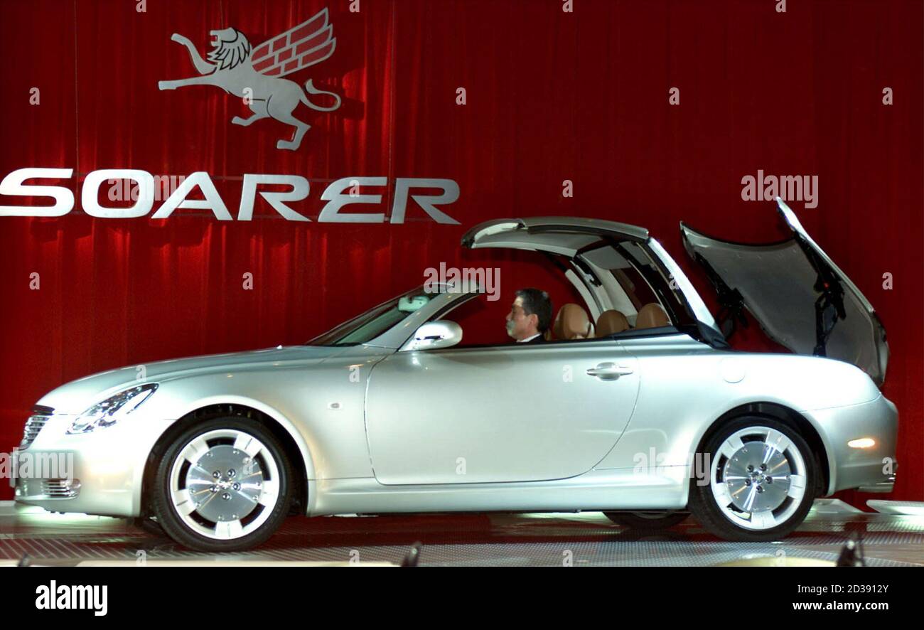 A Toyota Motor Corp Worker Demonstrates The Metal Top Feature Of Its New Convertible Car Soarer As Toyota Unveils The Vehicle In Tokyo April 3 01 Electrically Powered Metal Top Can Open