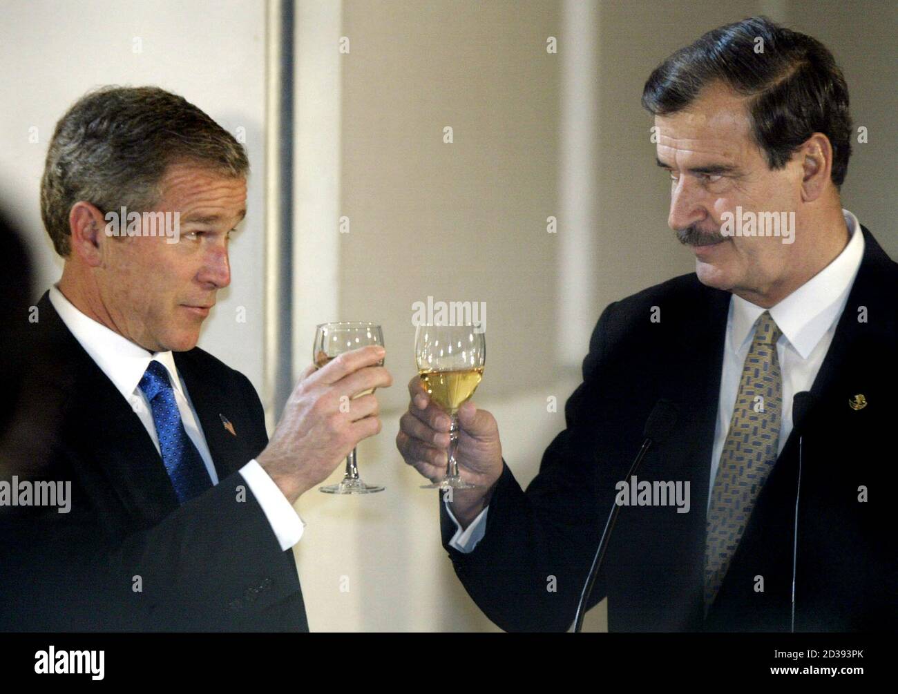 Vicente fox 2002 hi-res stock photography and images - Alamy