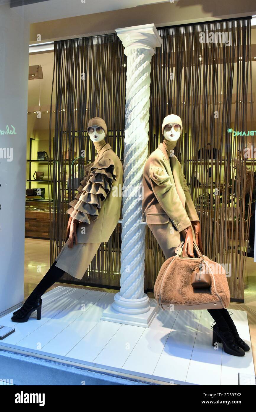 A SHOWCASE OF MAXMARA FASHION BOUTIQUE IN CONDOTTI STREET Stock Photo ...