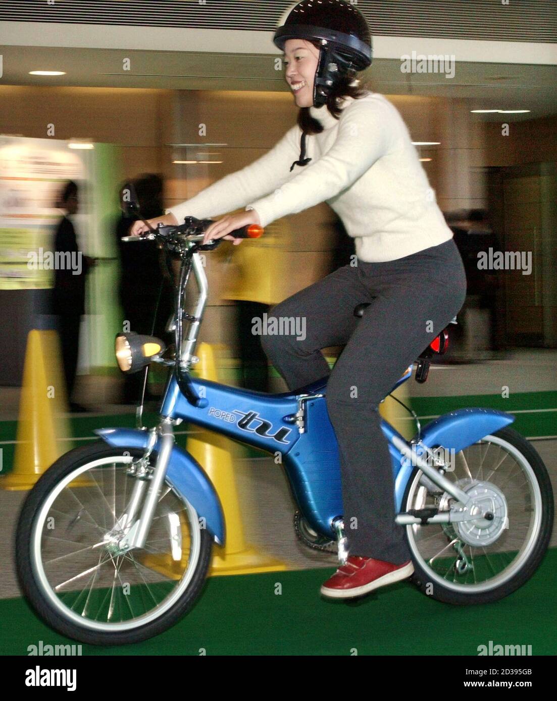Japanese Woman On A Bicycle High Resolution Stock Photography And Images Alamy Japanese Woman On A Bicycle High Resolution Stock Photography And Images Alamy