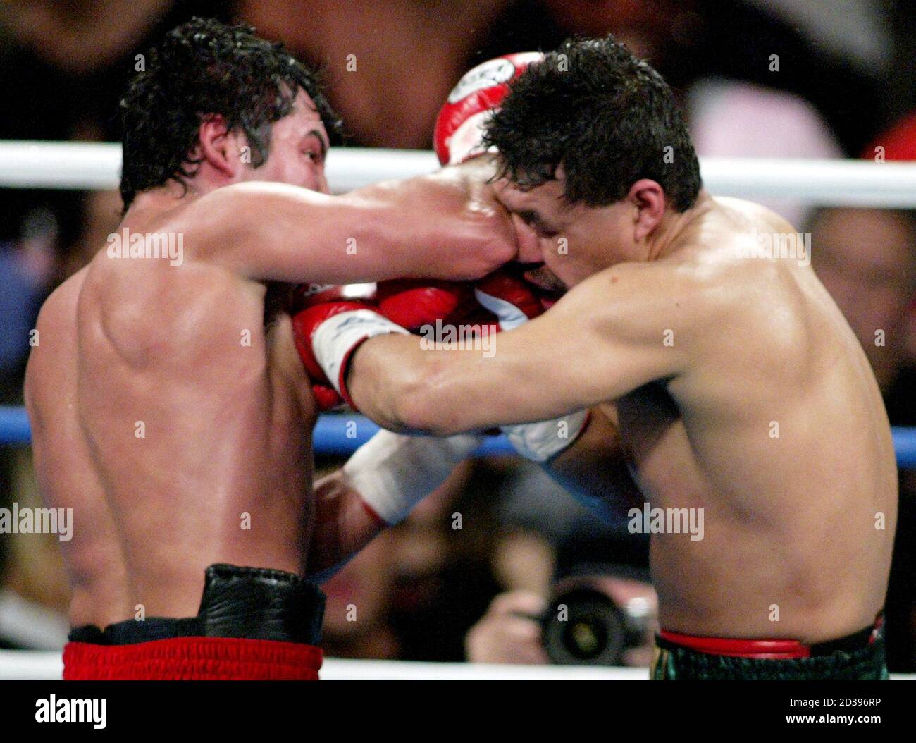 Yory Boy Campas of Navojoa, Mexico, (R) takes an elbow from Oscar De La Hoya of Los Angeles, California, during the sixth round of their WBC/WBA welterweight championship fight at the Mandalay Bay Events Center in Las Vegas, Nevada, May 3, 2003. De La Hoya retained his title when the referee stopped the fight in the seventh round. Picture taken May 3, 2003. REUTERS/Ethan Miller  EM/HB Stock Photo